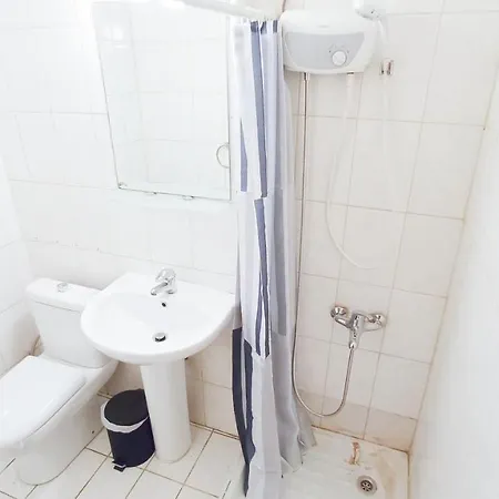 1a & Business In The Center! Apartment Larnaca