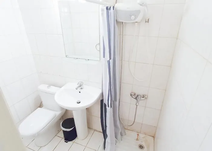 1a & Business In The Center! Lägenhet Larnaca